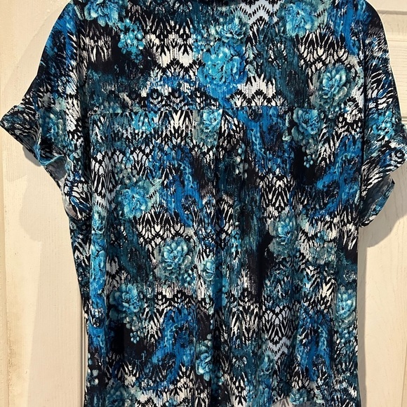 NWOT Cocomo Collared Floral Design Blouse with Cuffed Short Sleeves - Picture 3 of 8